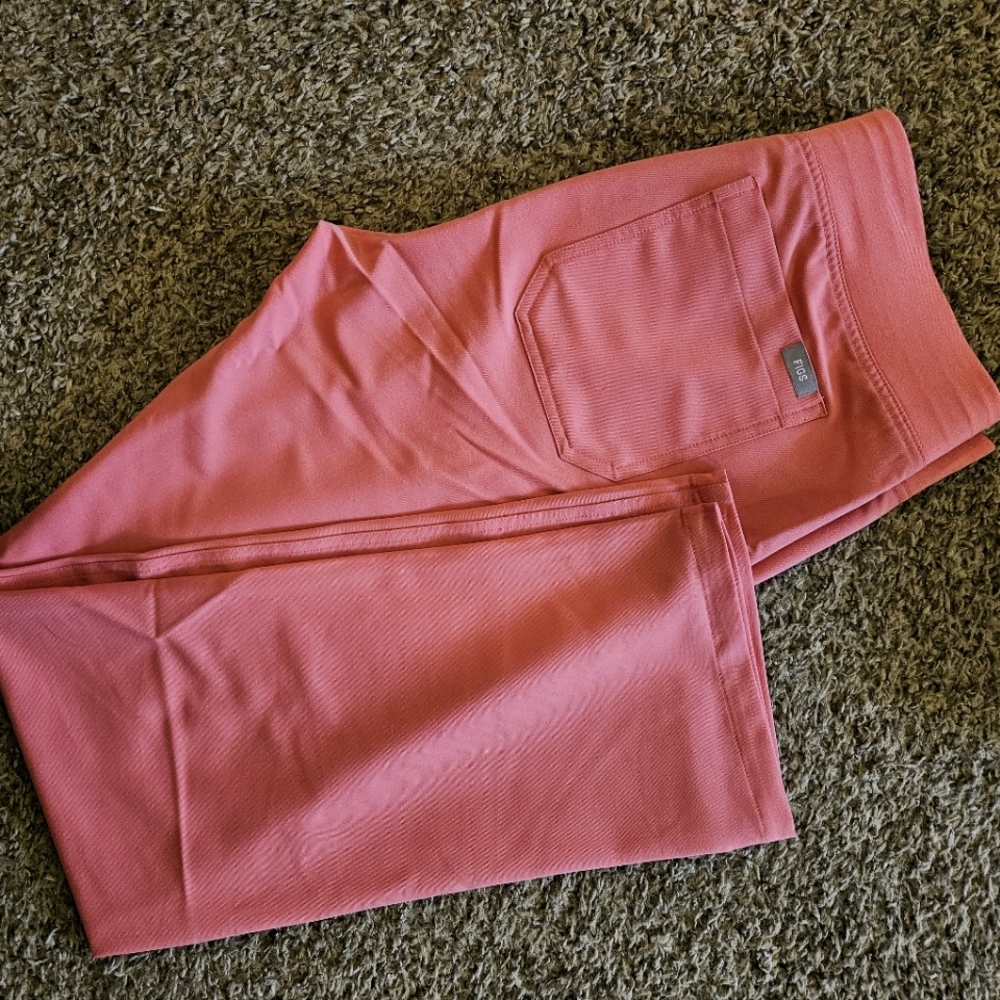 NWT Livingston scrub pants- Desert Rose